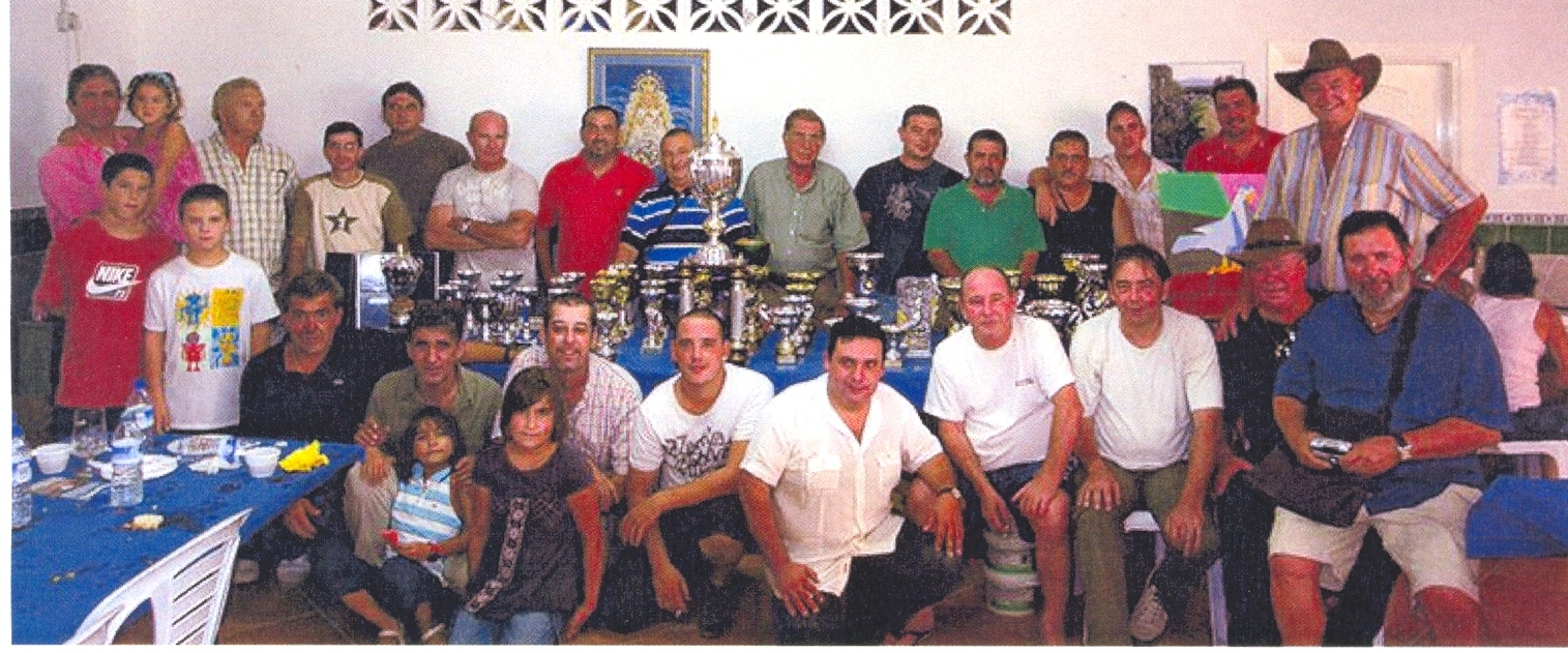 Foto de familia del Club Colombfilo Arroyo de la Miel . Mlaga